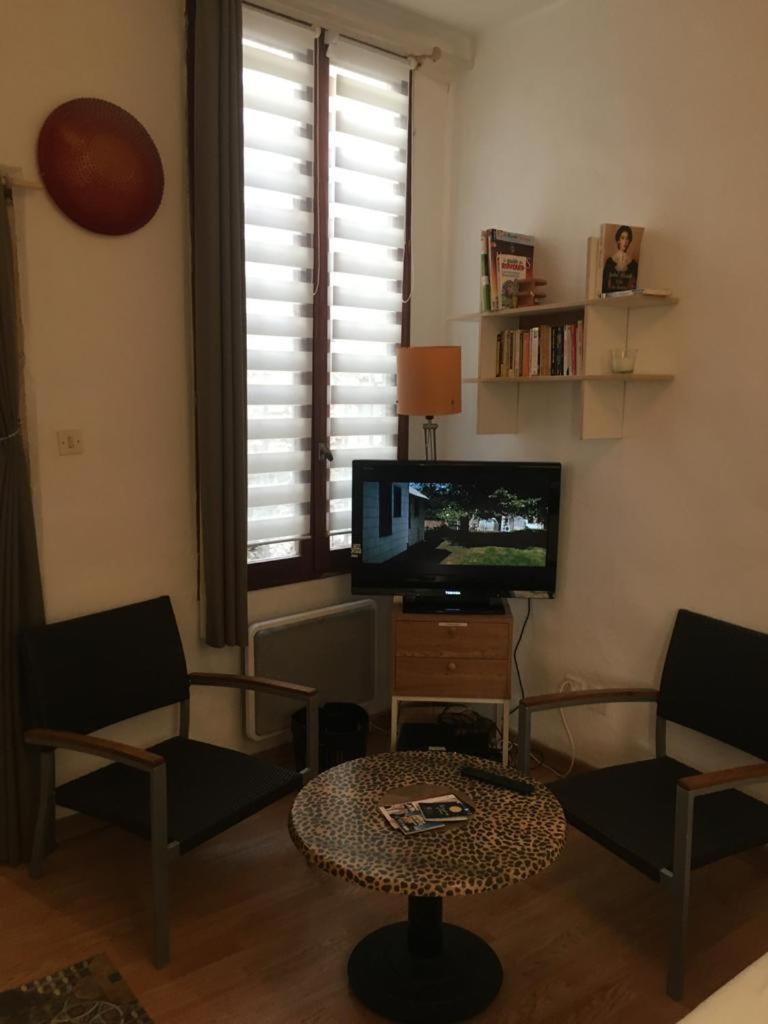 Appart Sympa Dans Le Vieux Nimes Apartment Bagian luar foto